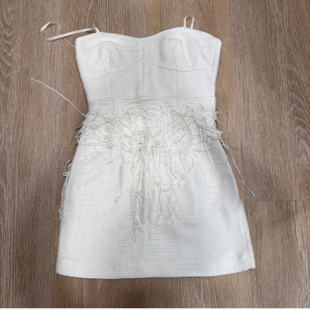 Elegant White Strapless Dress